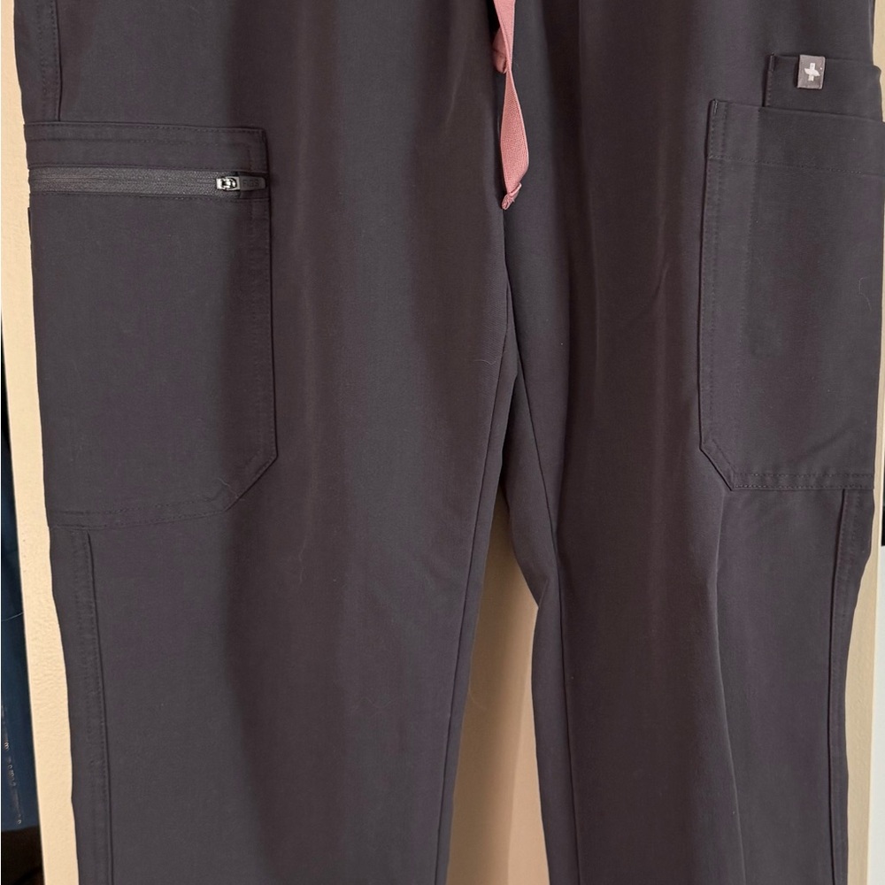 Figs Women’s Charcoal Yola 2 Scrub Pants